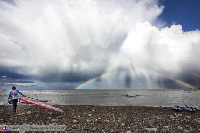 Heading out - PWa Cold Hawaii World Cup 2013 day 1 ©  John Carter / PWA http://www.pwaworldtour.com